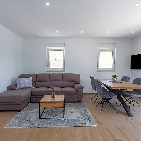 Отель House Kuca Za Odmor Cancar Бртонигла