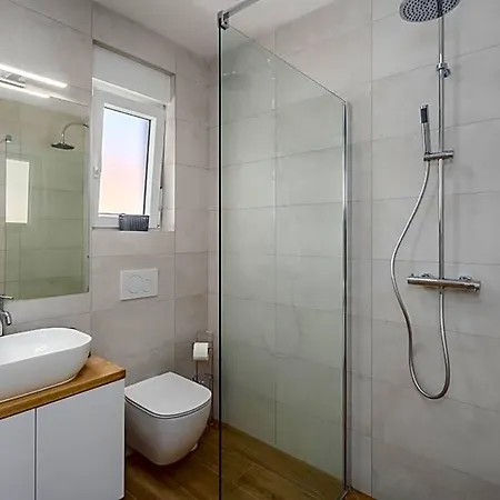 House Kuca Za Odmor Cancar מלון ברטוניגלה